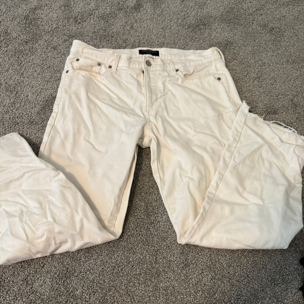 Banana Republic White Girlfriend Crop Jean Fray Hem Size 29 or 8